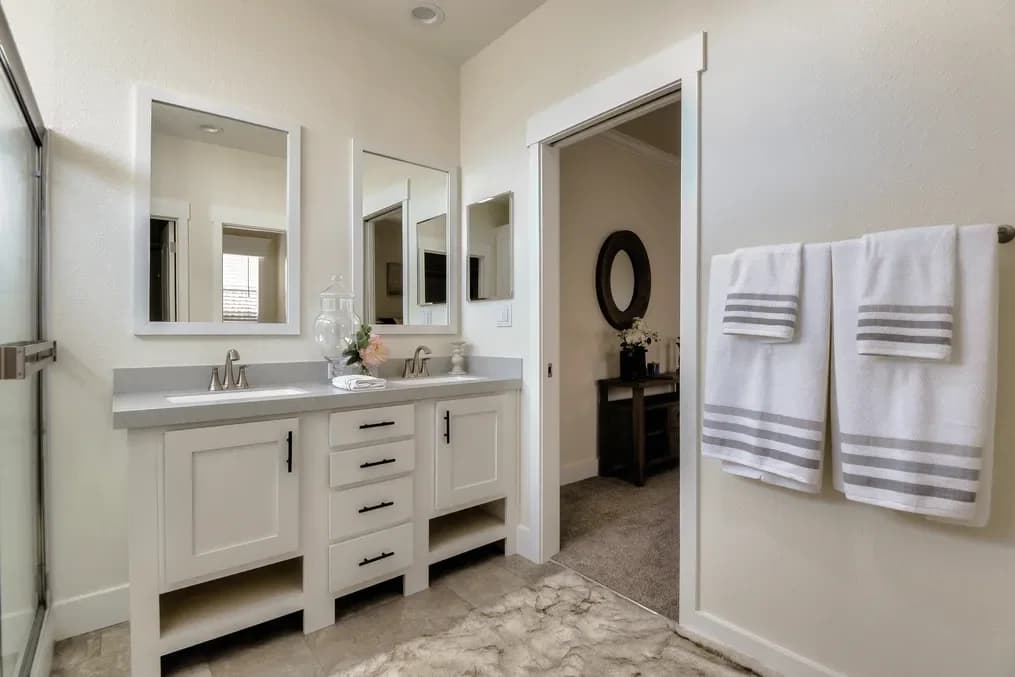 Coronado 2458f interior home features