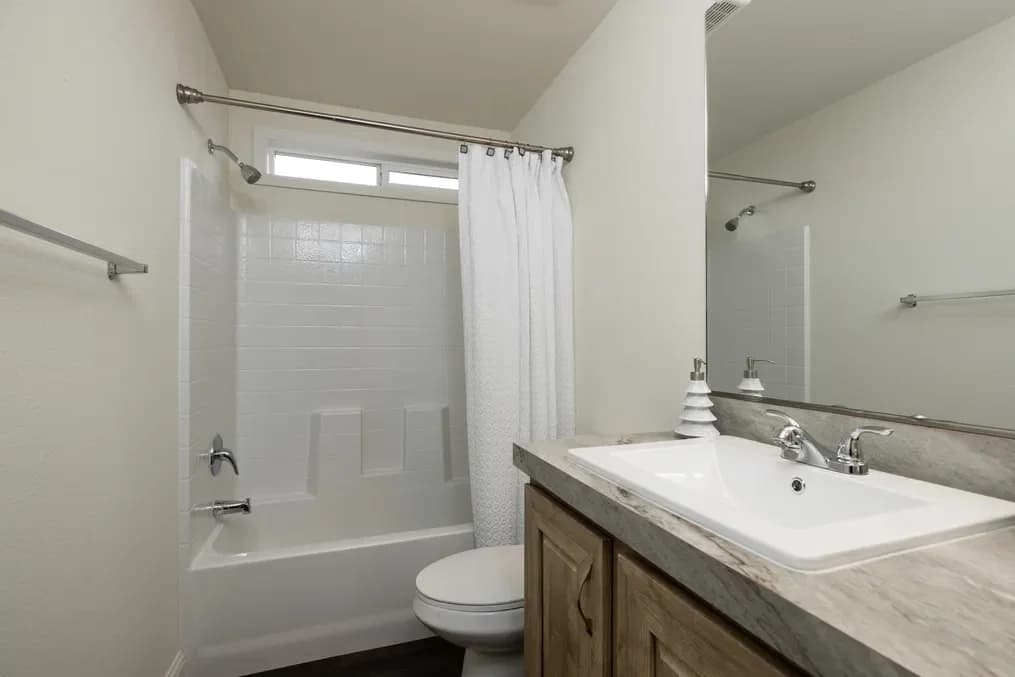Fairpoint 20382b interior and bathroom home features