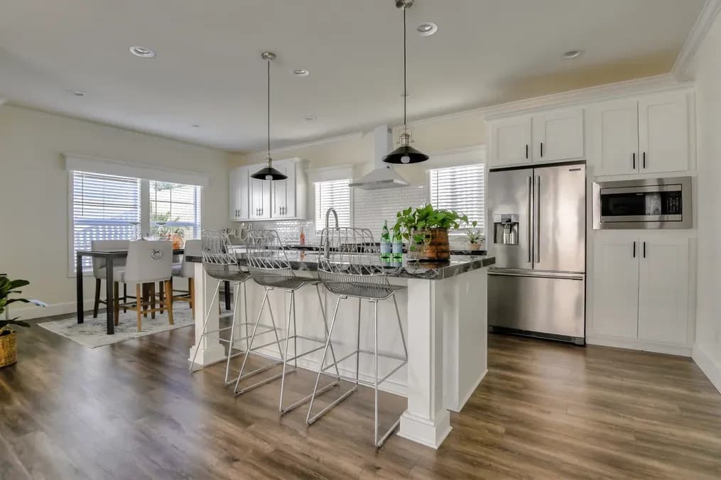Coronado 2458f interior and kitchen home features