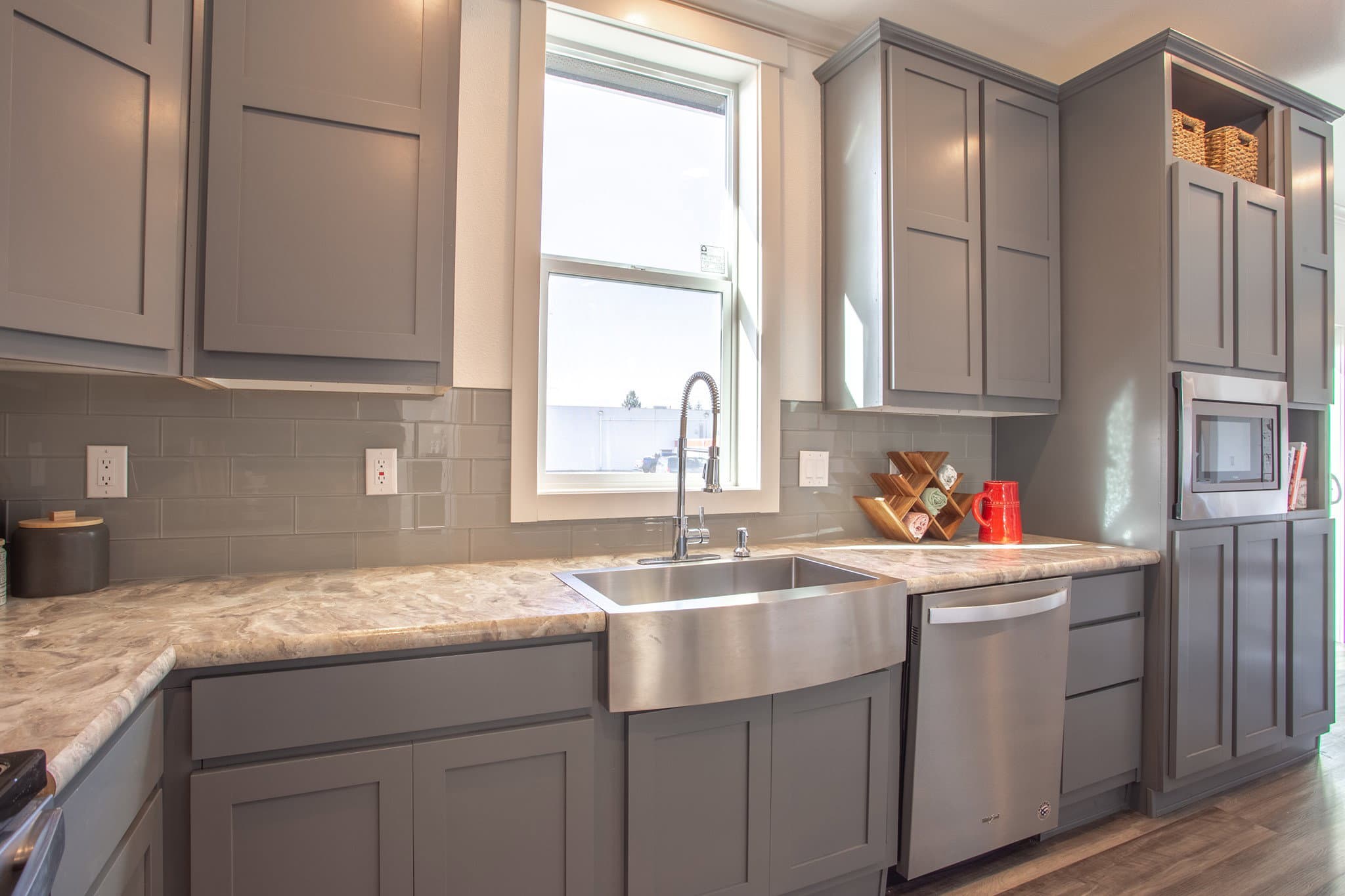 Sequoia kitchen home features