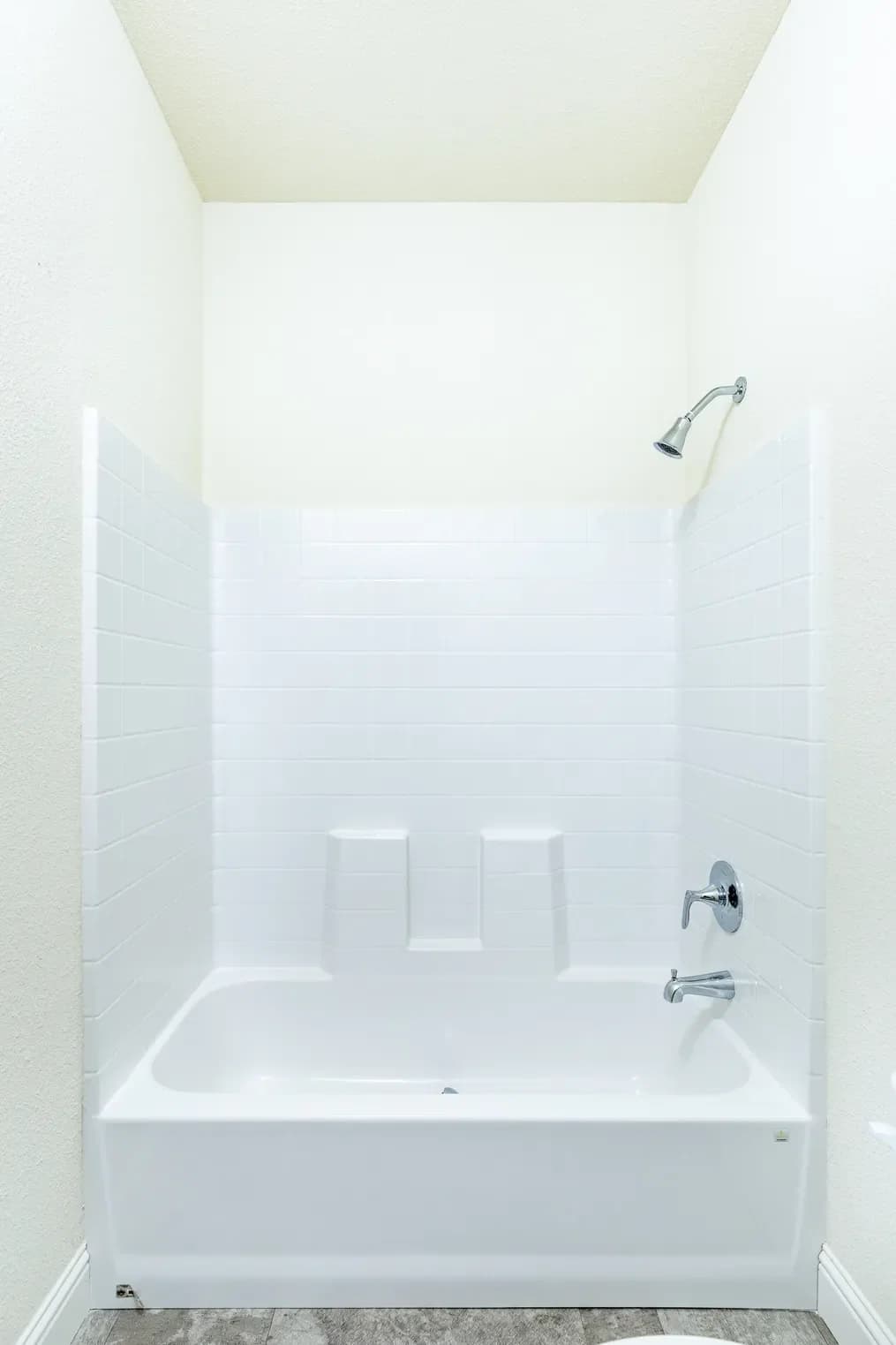 Coronado 2452b bathroom and interior home features